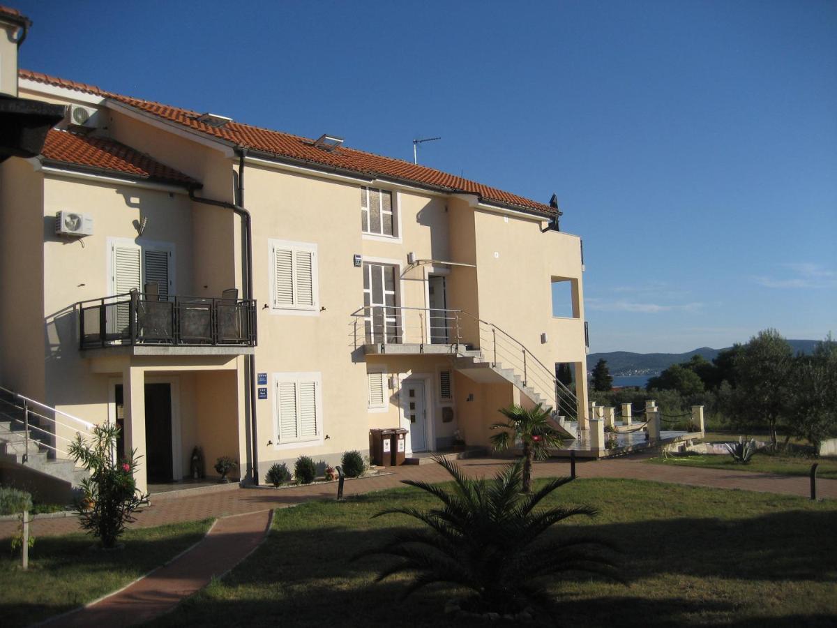 Villa „Drei Palmen“ Sveti Filip i Jakov Bagian luar foto