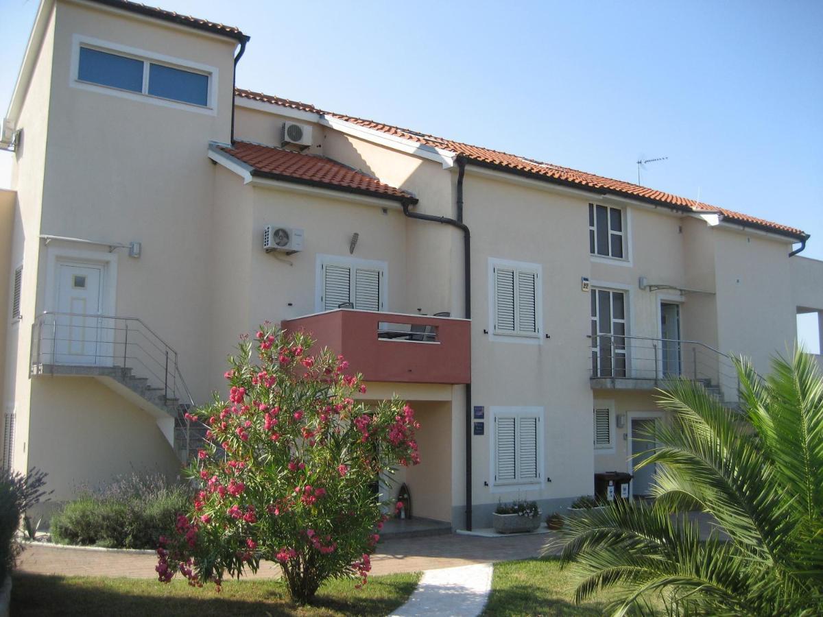 Villa „Drei Palmen“ Sveti Filip i Jakov Bagian luar foto