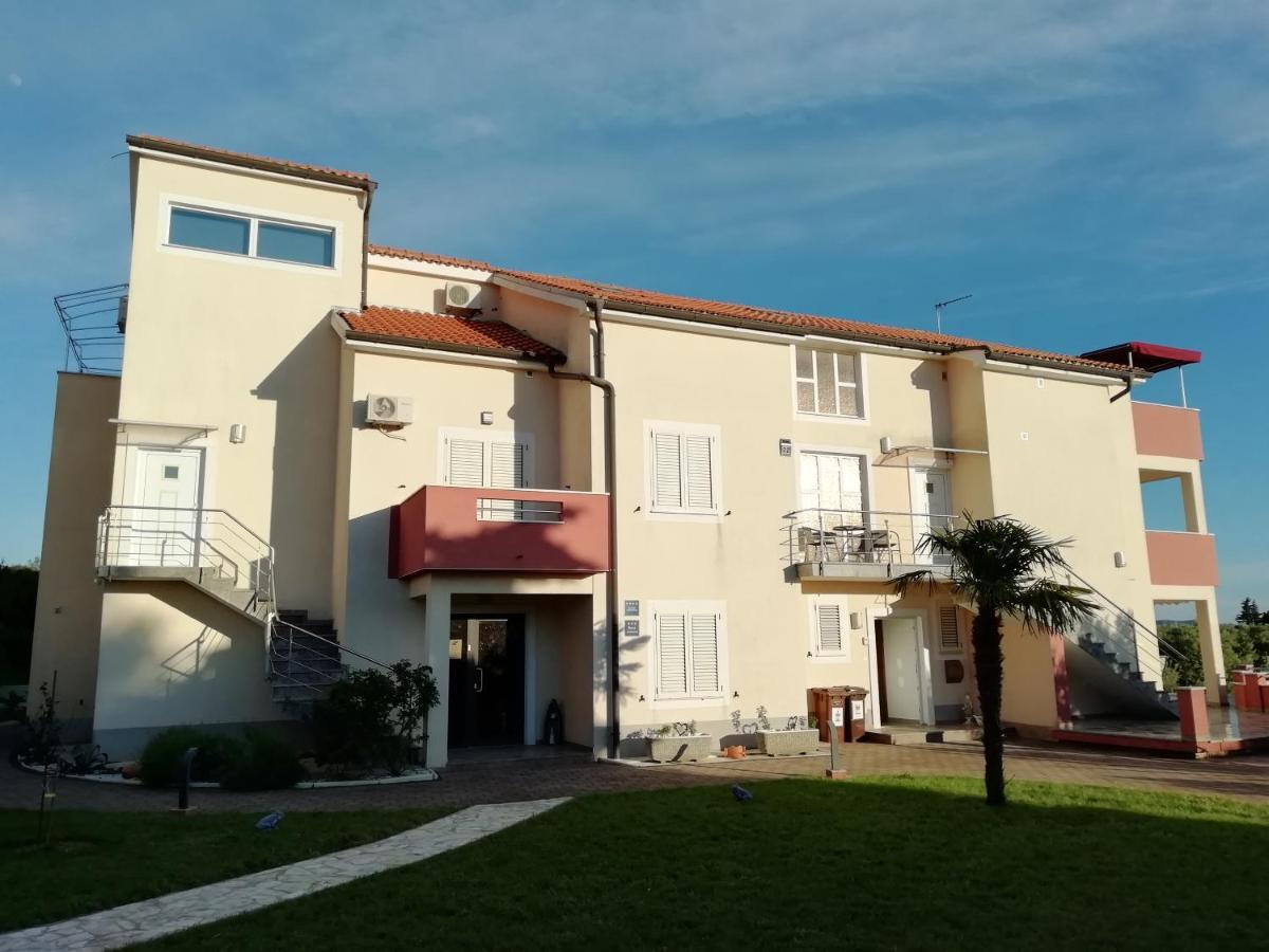 Villa „Drei Palmen“ Sveti Filip i Jakov Bagian luar foto
