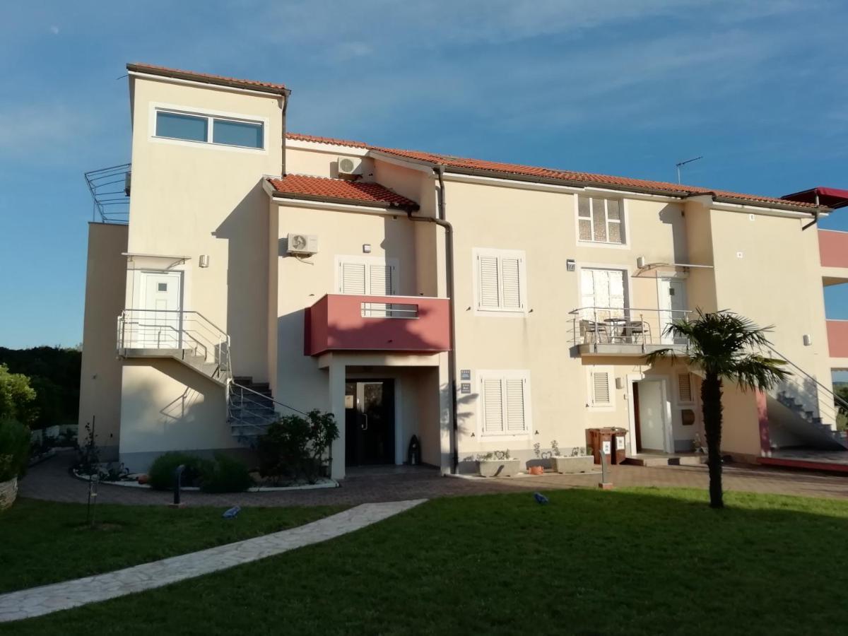 Villa „Drei Palmen“ Sveti Filip i Jakov Bagian luar foto